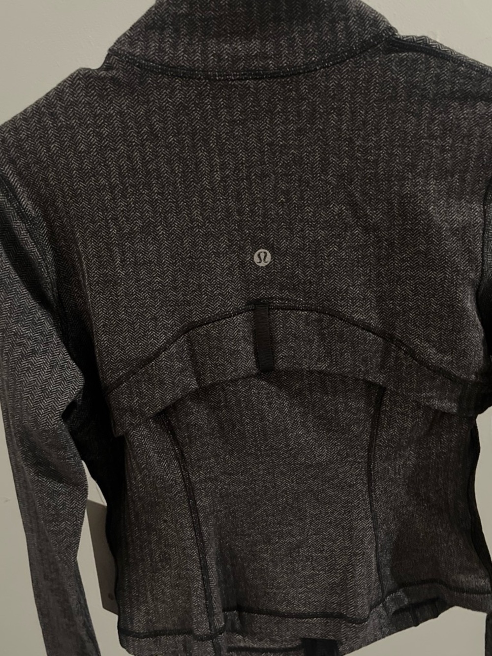 NWT ! SOLD OUT
Lululemon define cropped jacket - Picture 4 of 7